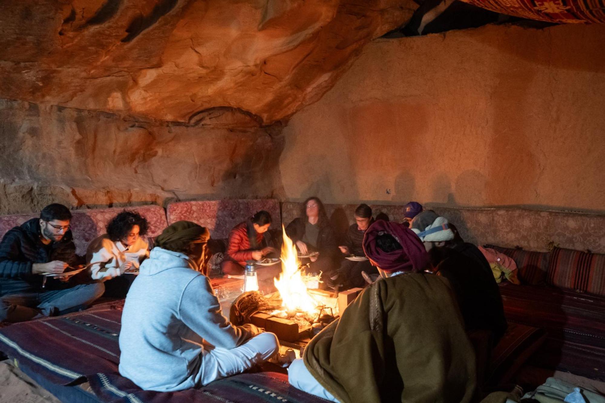 Wadi Rum Cave Camping מראה חיצוני תמונה