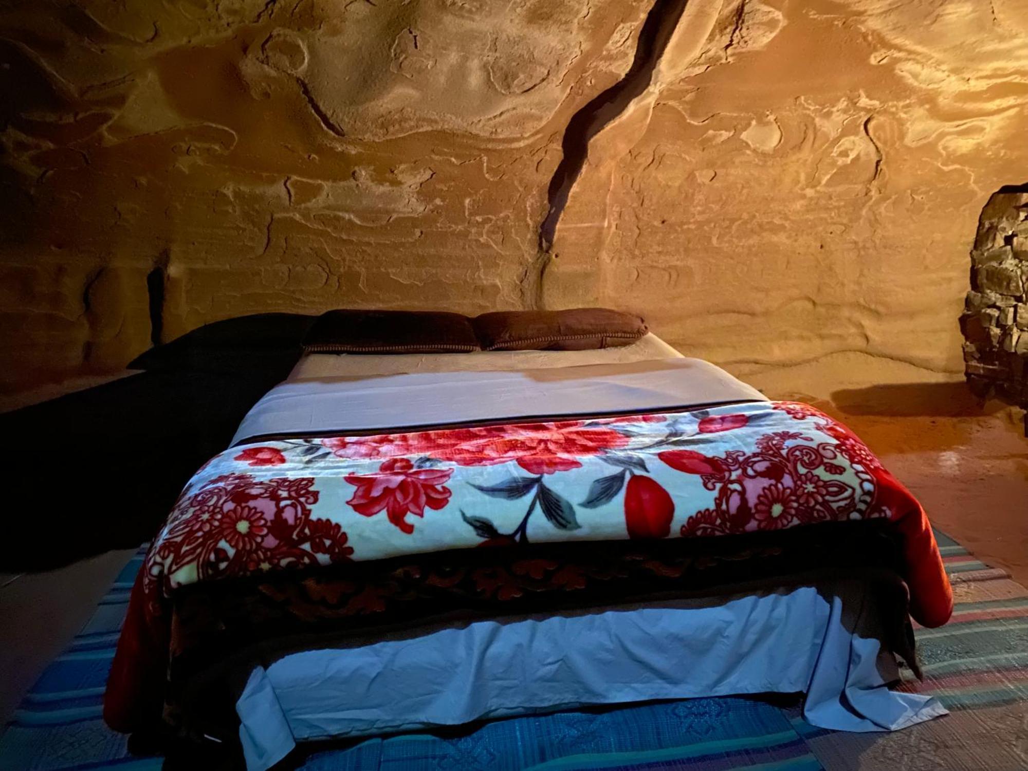 Wadi Rum Cave Camping מראה חיצוני תמונה