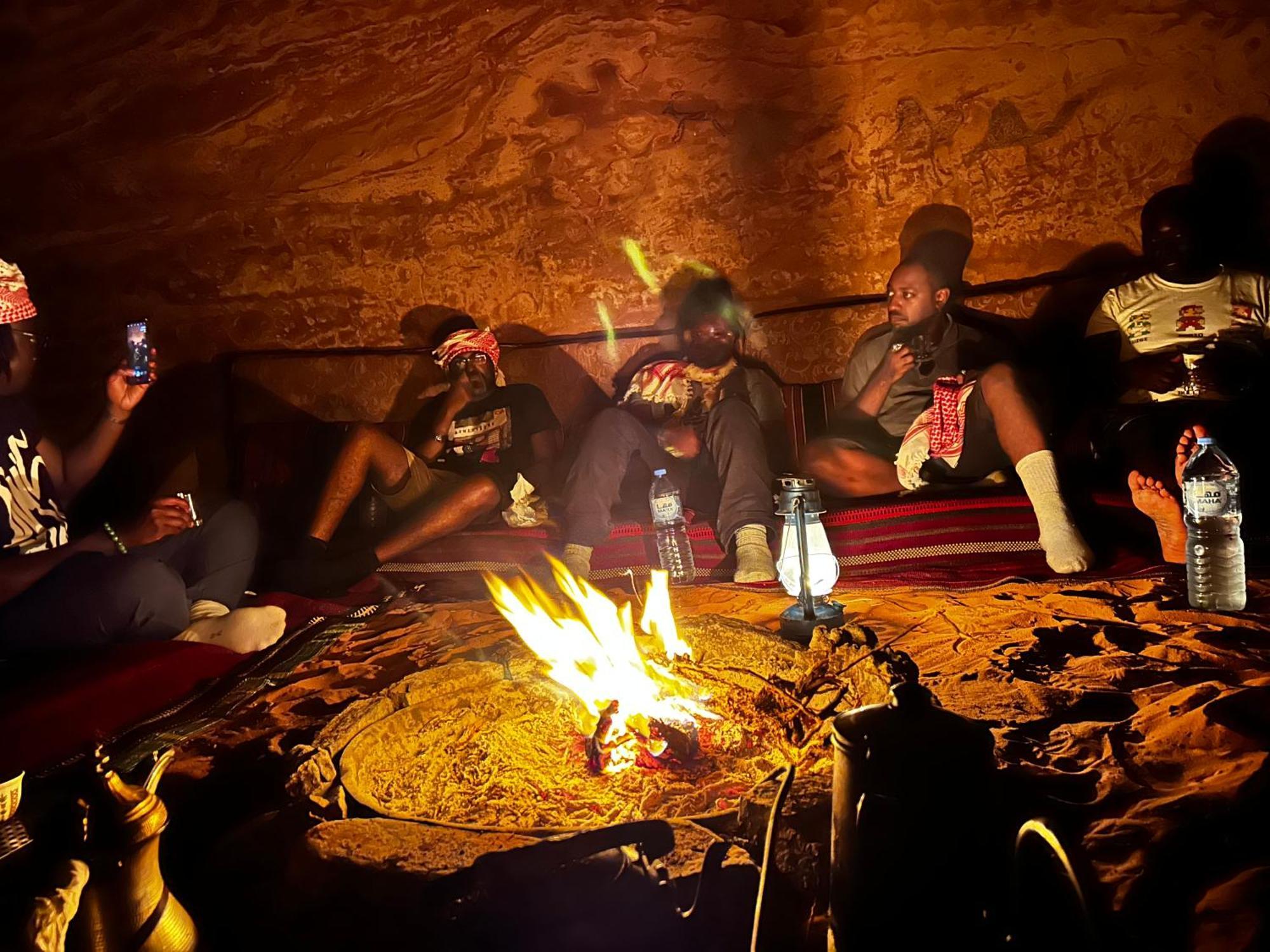 Wadi Rum Cave Camping מראה חיצוני תמונה
