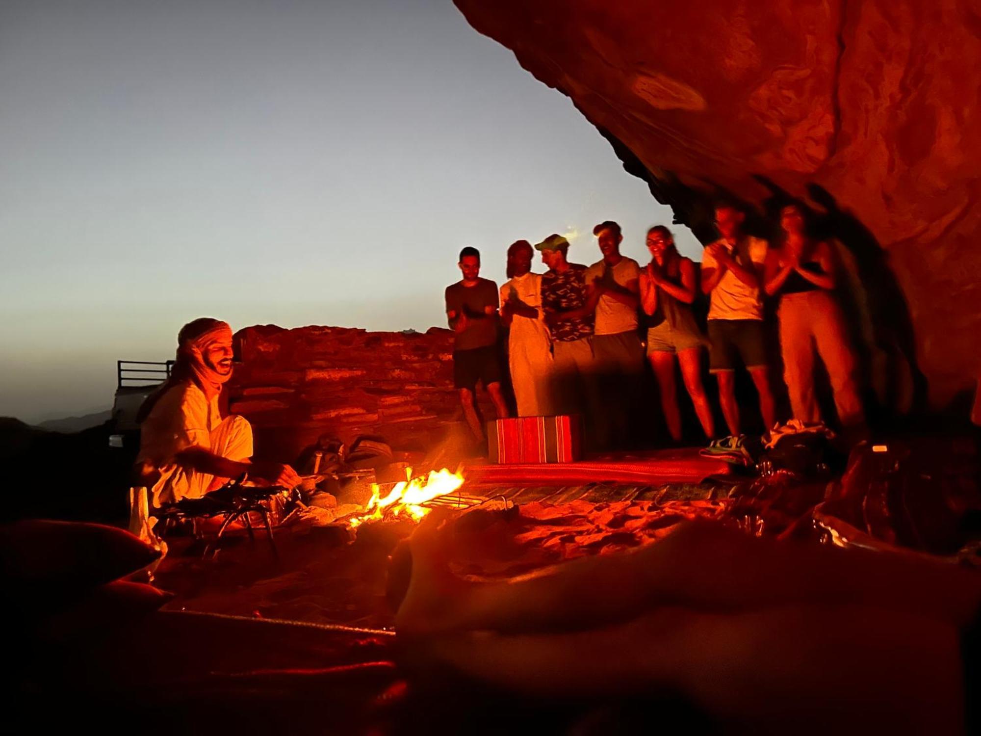 Wadi Rum Cave Camping מראה חיצוני תמונה