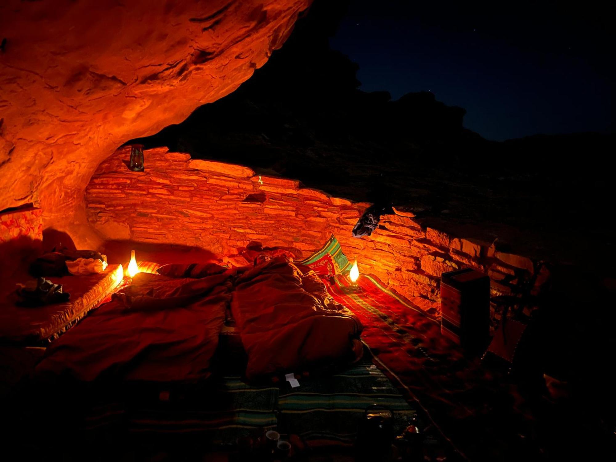 Wadi Rum Cave Camping מראה חיצוני תמונה