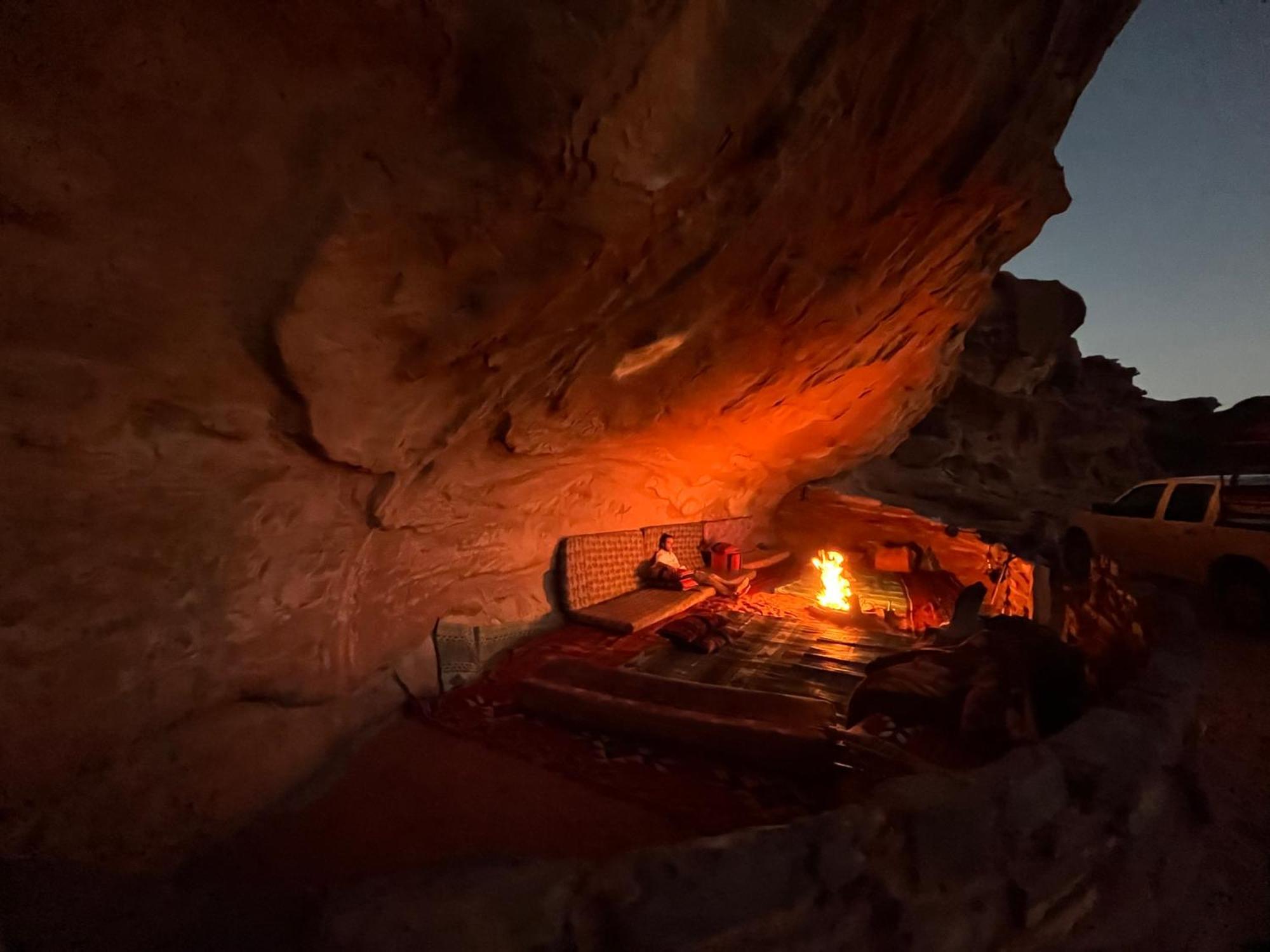 Wadi Rum Cave Camping מראה חיצוני תמונה