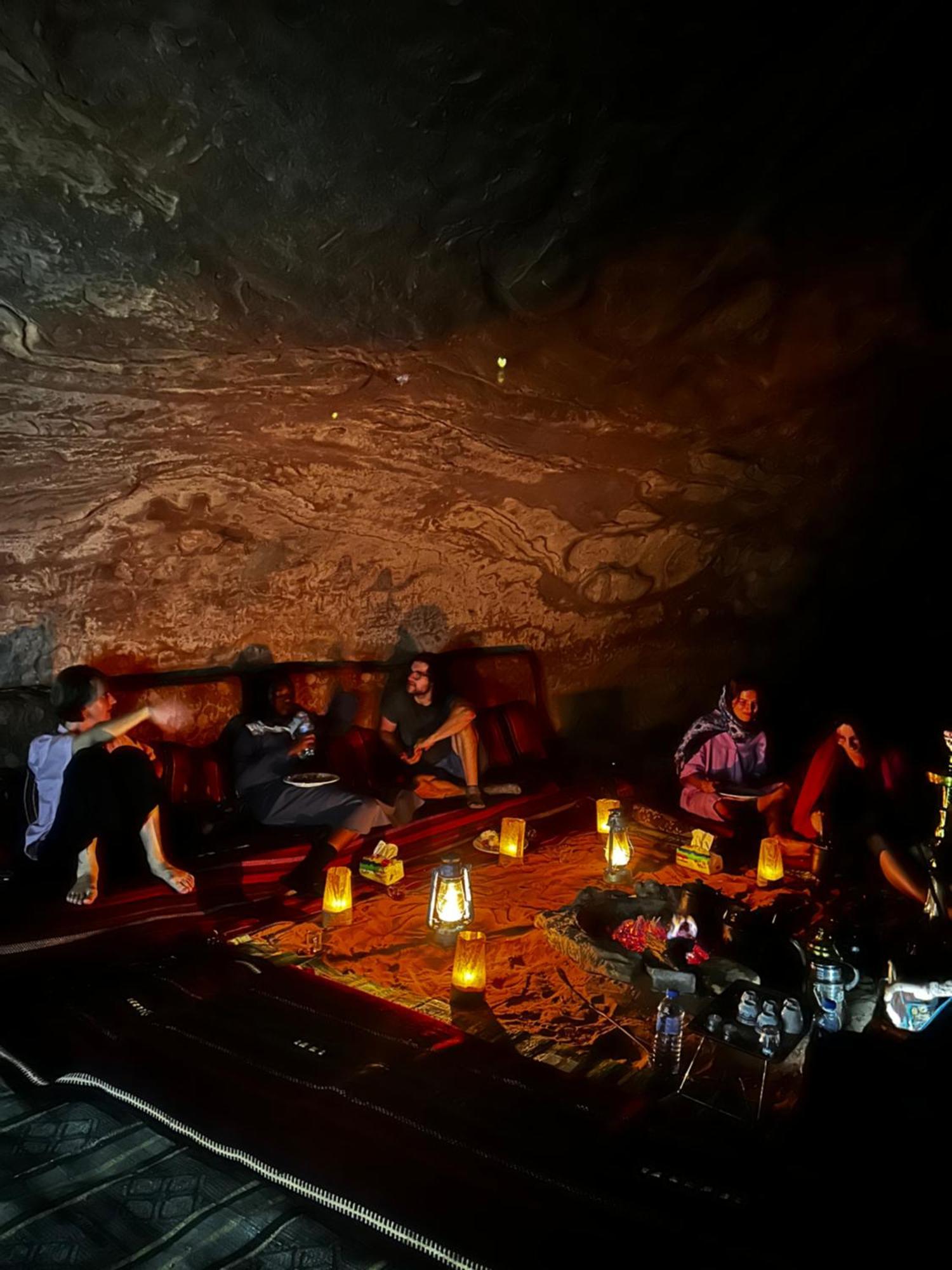 Wadi Rum Cave Camping מראה חיצוני תמונה