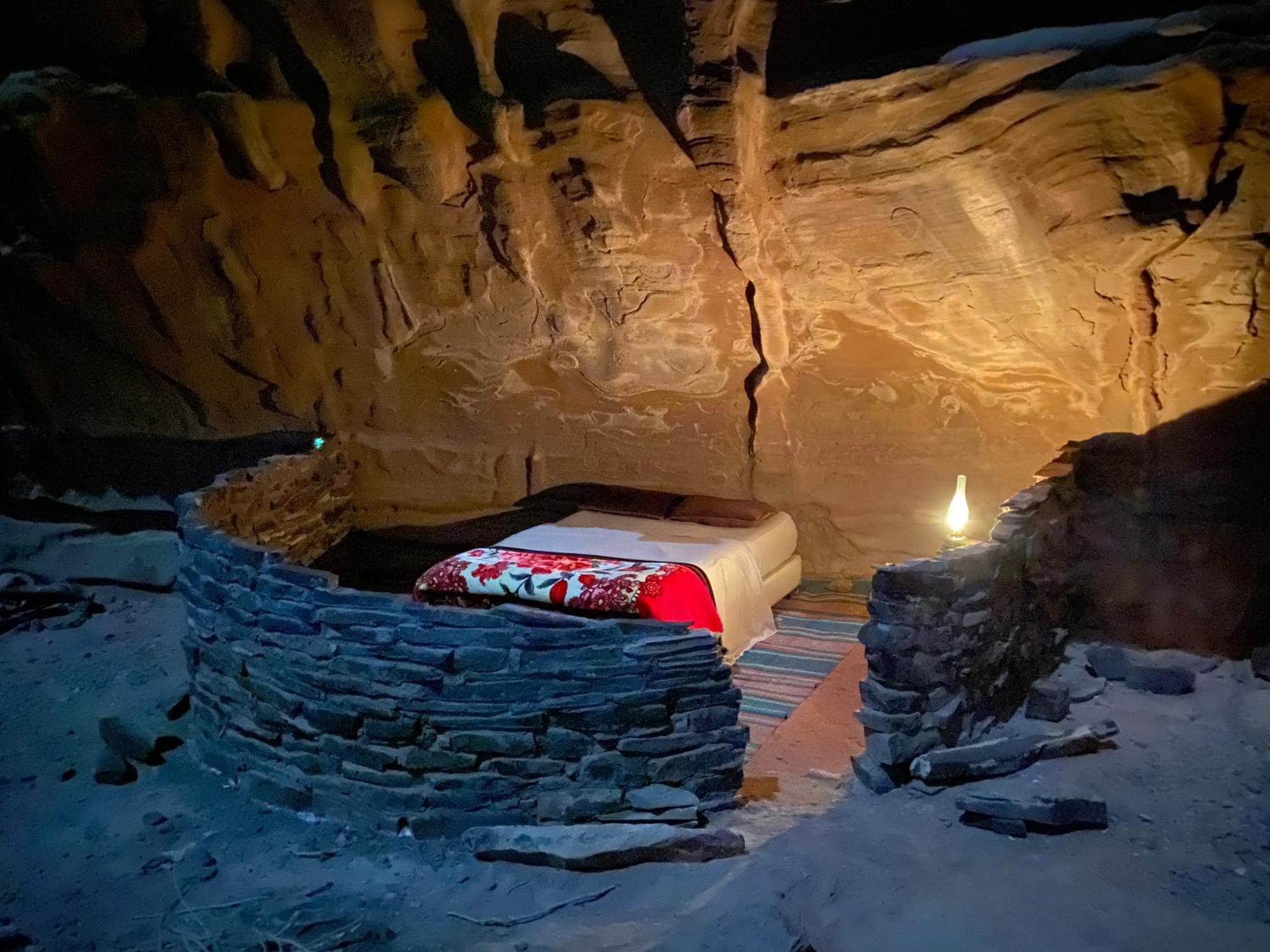 Wadi Rum Cave Camping מראה חיצוני תמונה