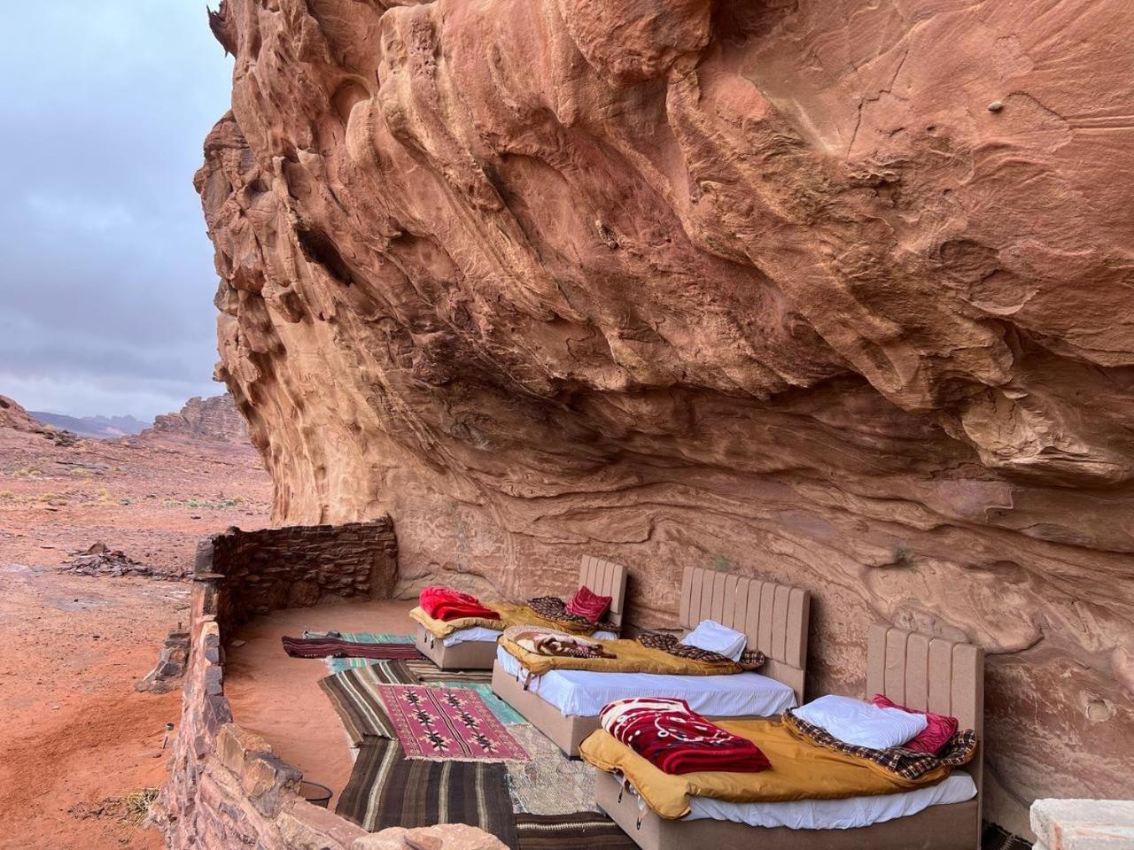 Wadi Rum Cave Camping מראה חיצוני תמונה